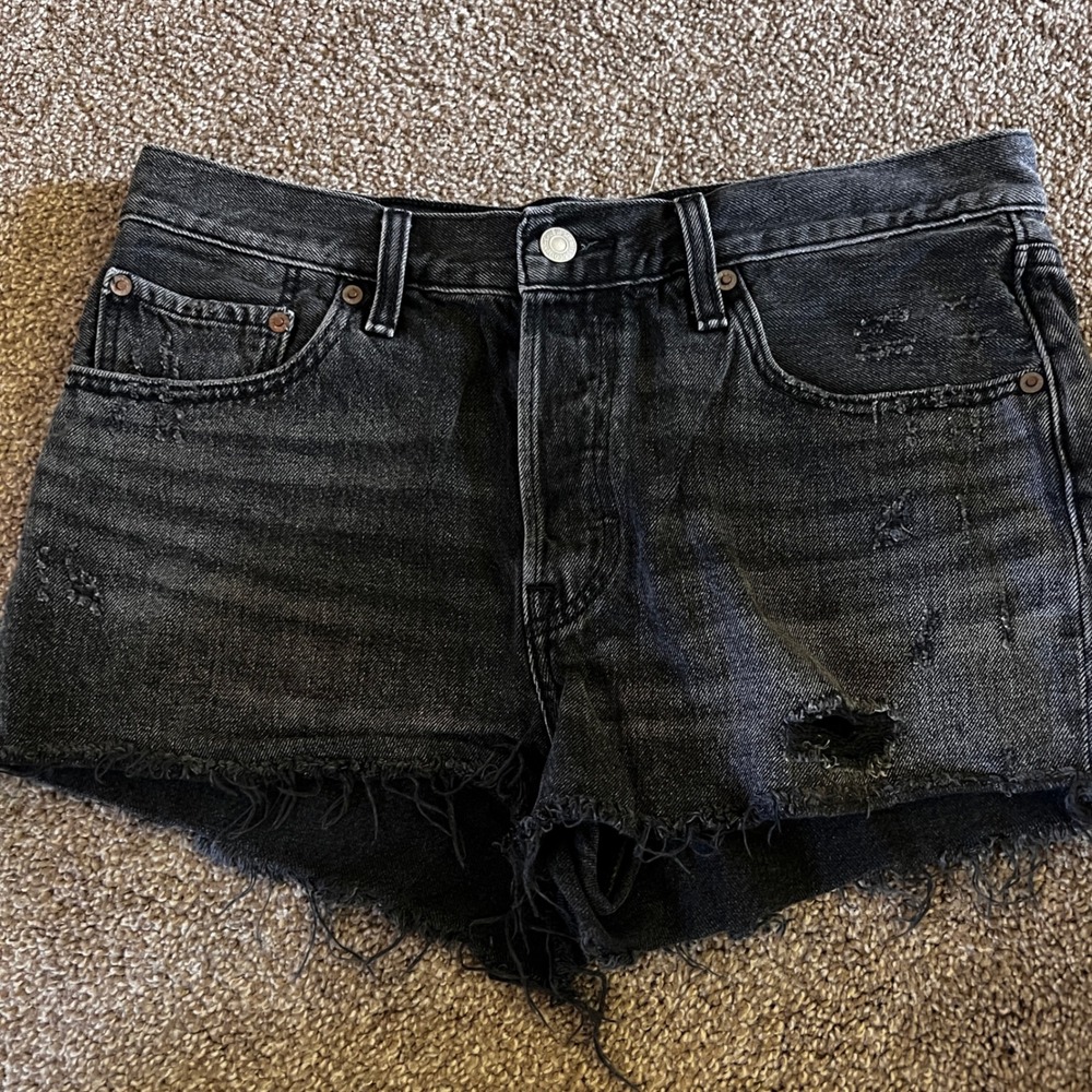 Levi's 501 Button Fly Denim Shorts Black Wash Distressed Frayed Hem Size 31